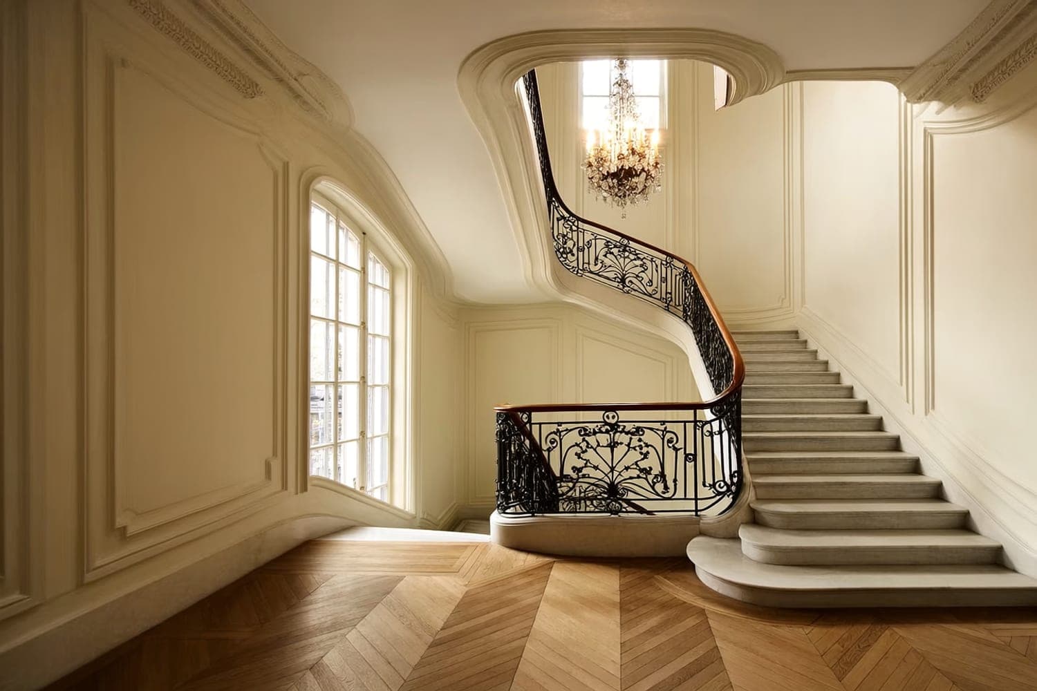 Détail nez de marche adouci sur escalier en marbre