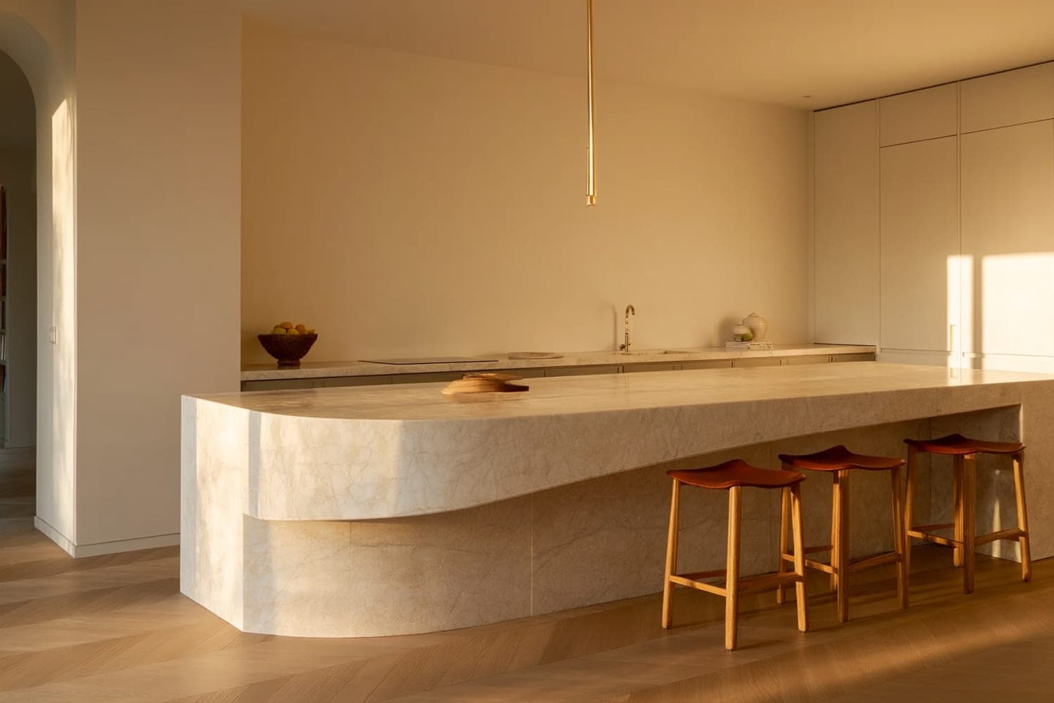 Îlot en pierre de lave émaillée noire, cuisine design