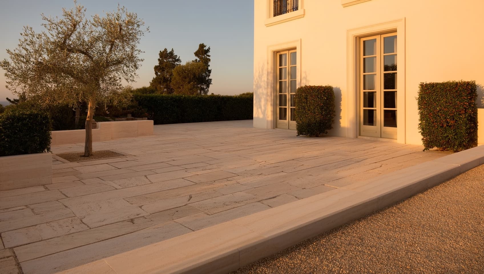 Voir nos sols et terrasses extérieures en pierre