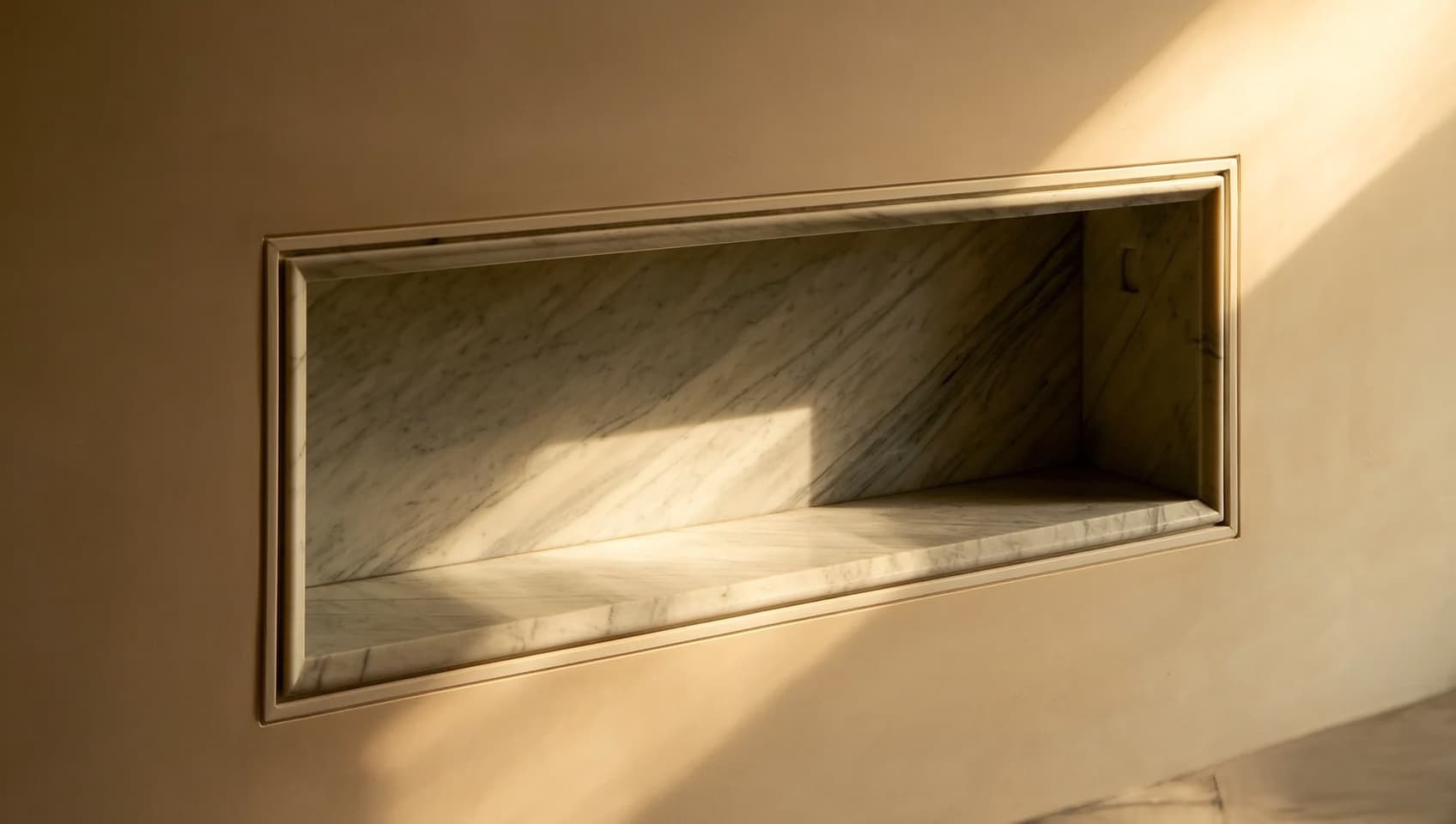 Voir les niches en marbre pour salle de bain