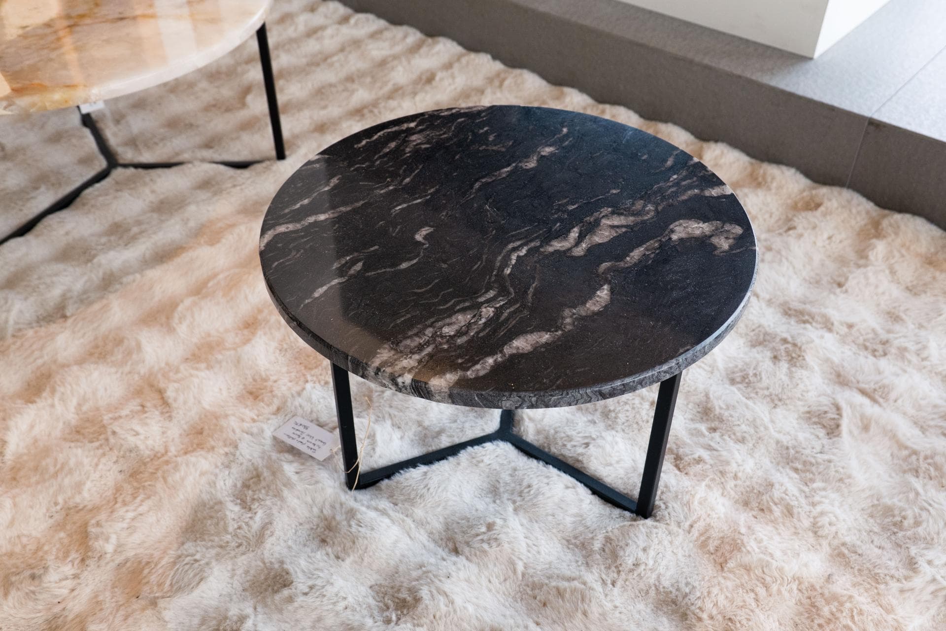 Voir notre mobilier et décoration en marbre