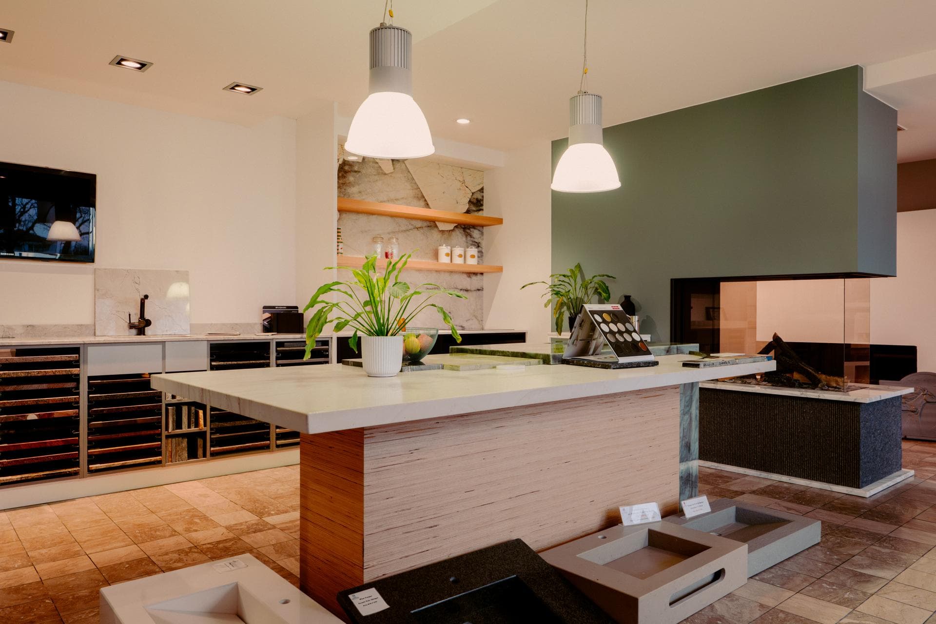 Vue panoramique showroom avec murs en pierre — Decottegnie
