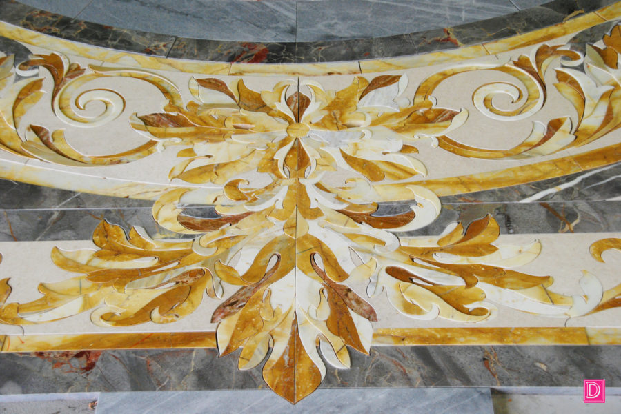 Marbre jaune de Sienne et Marbre Sarrancolin de Versailles